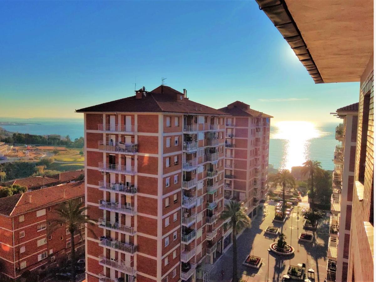 Helena Seaview & Beach-Apartment Монгат Экстерьер фото