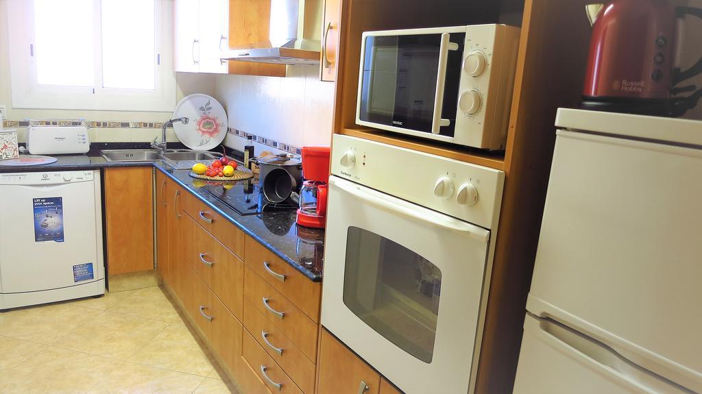 Helena Seaview & Beach-Apartment Монгат Экстерьер фото