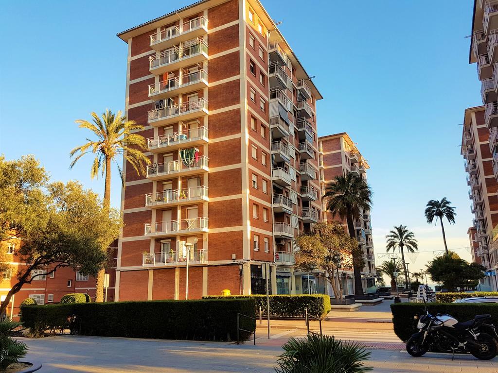 Helena Seaview & Beach-Apartment Монгат Экстерьер фото